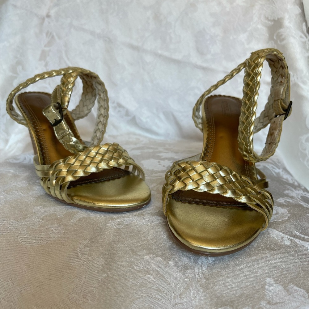 Brand new gold Seychelles wedge sandals